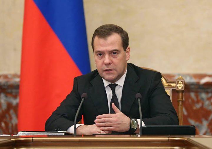 Premierul rus Dmitri Medvedev, pe Twitter: &quot;Îmi dau demisia! Mi-e ruşine pentru acţiunile guvernării. Îmi cer iertare&quot;