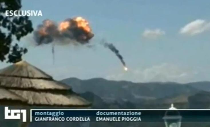 Două avioane de luptă s-au prăbuşit în centrul Italiei. Aparatele Tornado s-au ciocnit în zbor, piloţii sunt daţi dispăruţi (VIDEO)