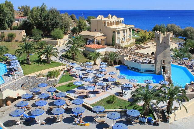 Intoxicaţii grave pentru 500 de turişti dintr-un hotel de cinci stele din Rhodos