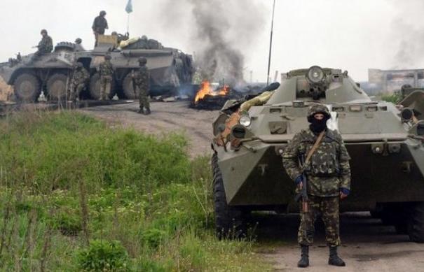 Lupte grele la Lugansk. Kievul susţine că a capturat două blindate ruseşti în estul Ucrainei