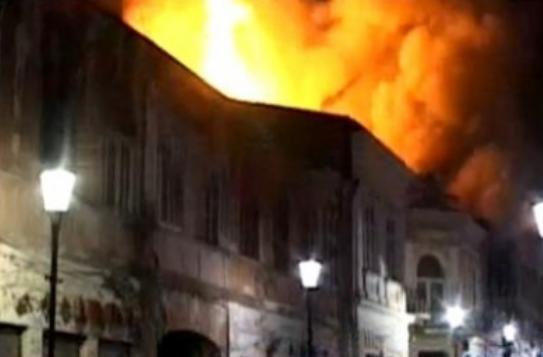 Restaurant în flăcări, în Centrul Vechi al Capitalei. Clădirea se află în apropierea Bisericii Stavropoleos