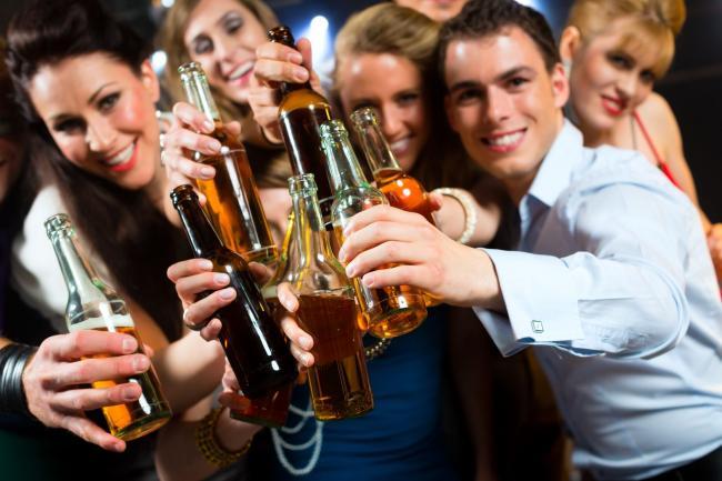 Cel mai utilizat colorant alimentar folosit în bere și în băuturi carbogazoase este nociv pentru sănătate