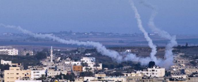 Israelul, atacat cu rachete din trei direcţii: Gaza, Siria, Liban