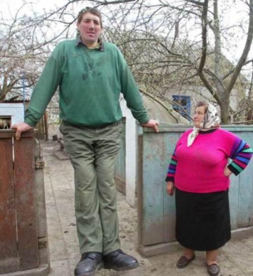 Unul dintre cei mai înalţi oameni de pe planetă a murit, la 44 de ani. Leonid Stadnik a făcut atac cerebral