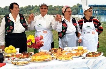 Știucă umplută, rachiu de floare de salcâm, „pirjeciki” - câteva rețete tradiționale din Delta Dunării