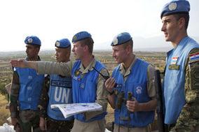 43 de militari ai Forţei ONU, reţinuţi de către un grup armat pe Platoul Golan
