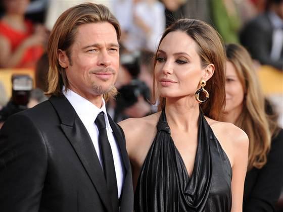 E oficial! Angelina Jolie şi Brad Pitt s-au căsătorit în Franţa