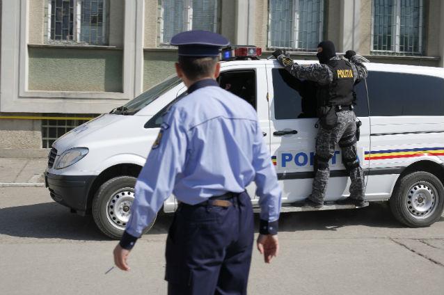 Un tânăr dat în urmărire internaţională de autorităţile franceze, prins de poliţiştii timişoreni