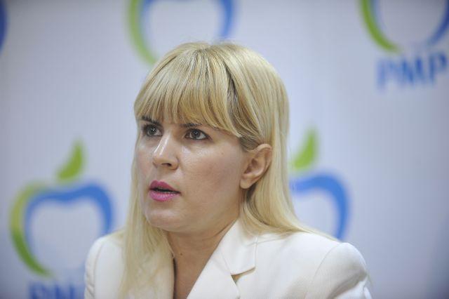 Elena Udrea: Iniţiativa de suspendare a preşedintelui este iresponsabilă, neserioasă