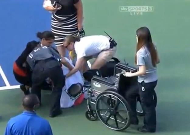 Meci cu final dramatic la US Open: O jucătoare a părăsit terenul de tenis în scaunul cu rotile (VIDEO)