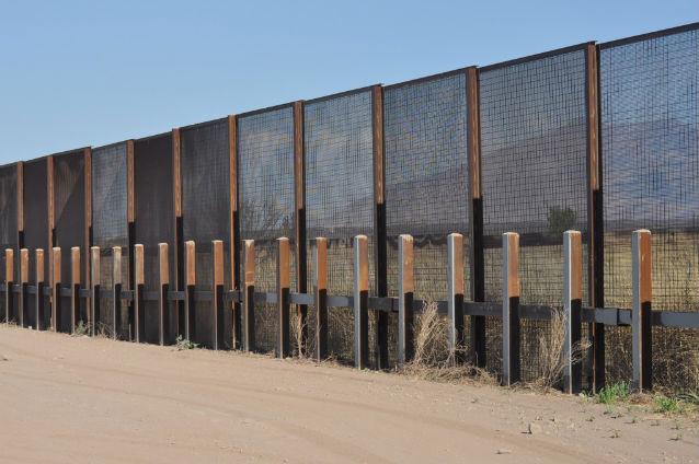 Gard de 900 de kilometri, construit de Arabia Saudită la graniţa cu Irakul