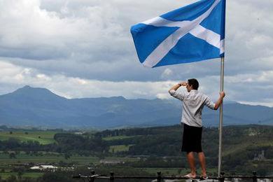 Susţinătorii independenţei Scoţiei conduc pentru prima dată într-un sondaj de opinie. Referendumul are loc pe 19 septembrie