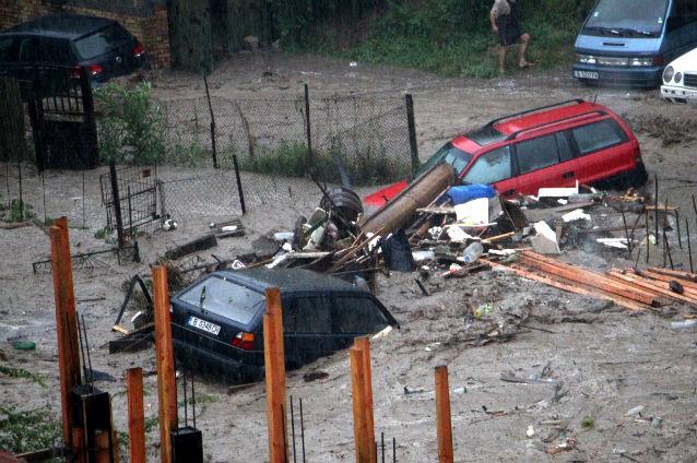 Neglijenţa umană este principala cauză a inundaţiilor din Bulgaria din această vară, spune şeful institutului meteo