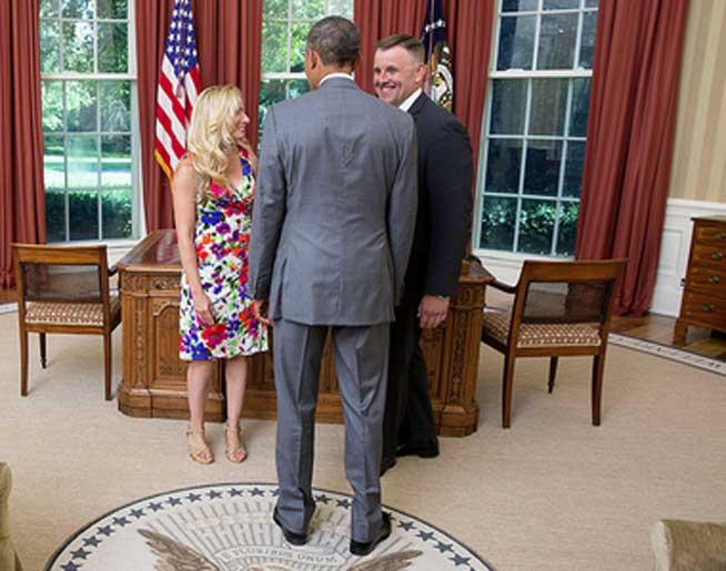 FOTO INCREDIBIL! Ce a putut face un copil în Biroul Oval al Casei Albe, Obama era şi el acolo!