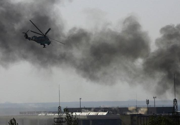 Luptele continuă în Ucraina. Patru militari au fost ucişi în urma atacurilor cu lansatoare de rachetă pe aeroportul din Doneţk