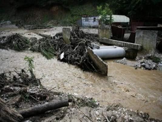 DEZASTRU la Orşova, din cauza ploilor torenţiale. Un bărbat a murit, după ce maşina sa a fost prinsă într-o alunecare de teren