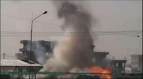 Atentat-kamikaze lângă Ambasada SUA din Kabul. Patru militari ai forţei internaţionale şi-ar fi pierdut viaţa 
