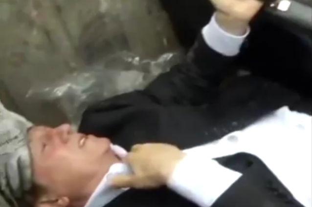 Deputat ucrainean, aruncat într-un tomberon de gunoi de protestatari (VIDEO)