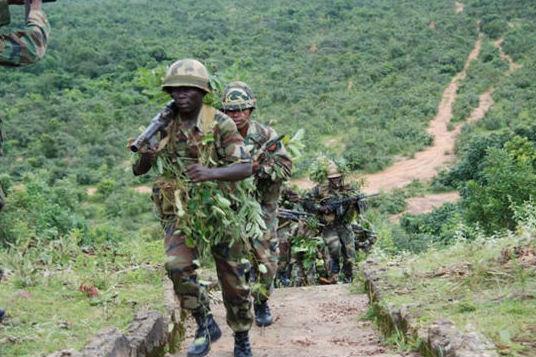 12 soldaţi nigerieni condamnaţi la moarte, după o revoltă izbucnită în contextul luptelor cu rebelii islamişti