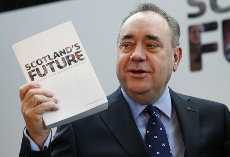 Premierul scoţian Alex Salmond demisionează din toate funcţiile