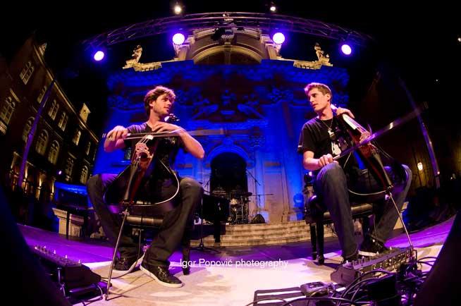 Celebrii 2 Cellos vin pentru prima dată în România