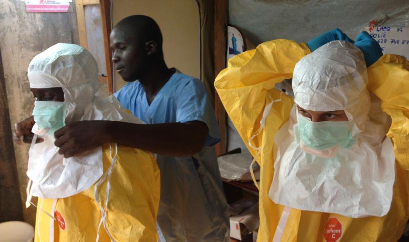ÎNSPĂIMÂNTĂTOR! Victimele Ebola REVIN LA VIAŢĂ şi BÂNTUIE satele africane!