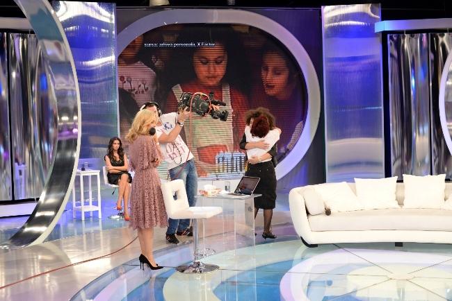 Concurenta “X Factor”, Monica Sannino, pentru prima oară în braţele mamei sale biologice