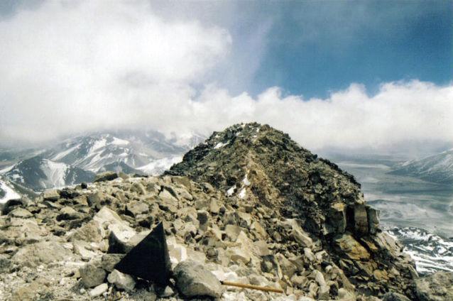 Consiliul Judeţean Hunedoara a alocat 10.000 de lei pentru expediţia de cucerire a vulcanului Ojos del Salado din Chile