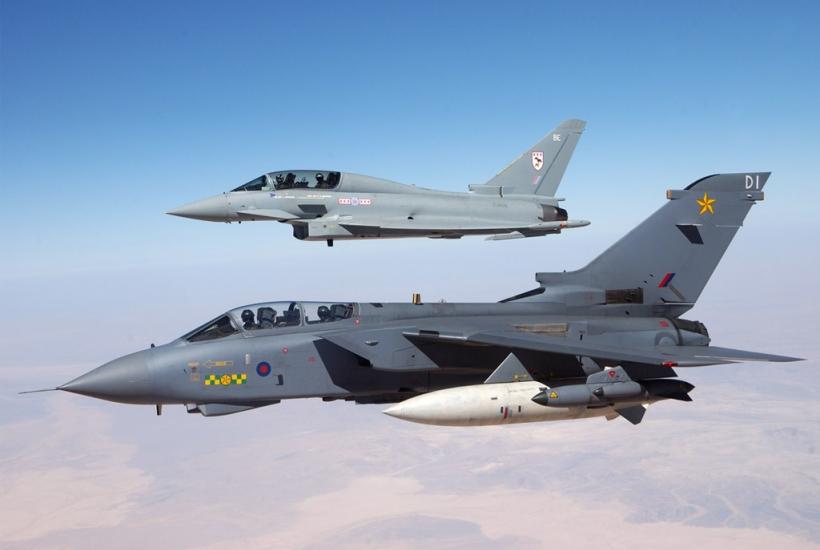 Parlamentul britanic a aprobat atacuri aeriene împotriva Statului Islamic. Şase avioane de luptă Tornado GR4 sunt pregătite
