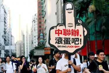 Acţiune în forţă a Poliţiei din Hong Kong împotriva ELEVILOR şi STUDENŢILOR 
