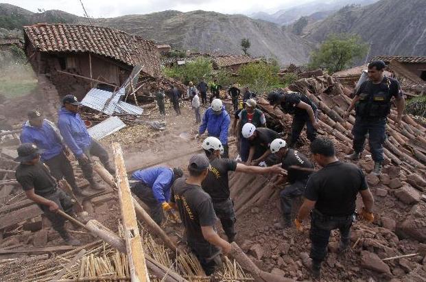 Cutremur DEVASTATOR în Peru: Cel puţin opt oameni au murit, zeci de case s-au prăbuşit (VIDEO)
