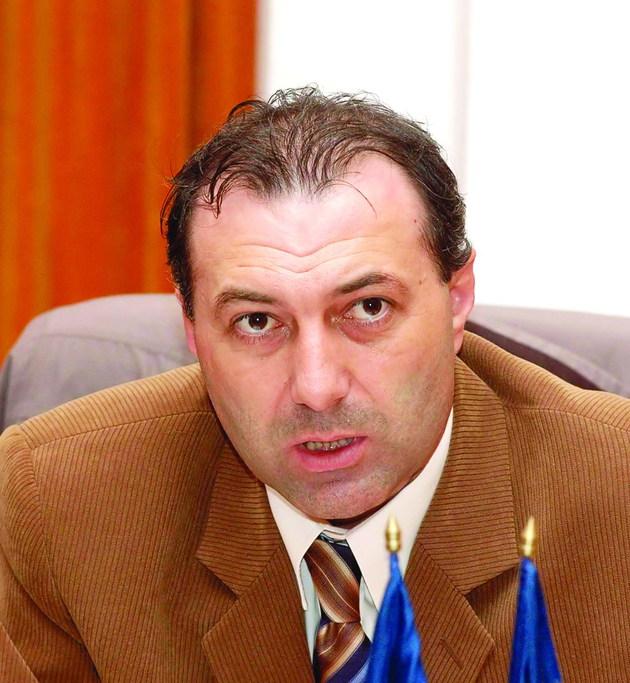 Fostul prefect de Călăraşi, Jenel Şerban, urmărit penal de DNA pentru retrocedarea ilegală a 2.000 de hectare