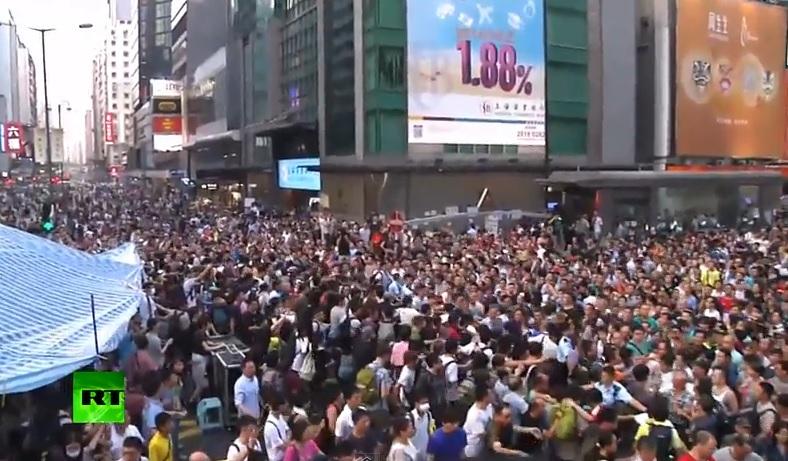 ULTIMATUM la Hong Kong. Şeful Executivului le cere manifestanţilor să deblocheze străzile (VIDEO)
