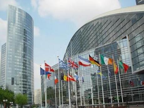 Comisia Europeană a aprobat schema de reducere a certificatelor verzi pentru marii consumatori de energie din România