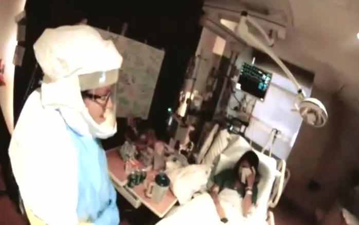 IMAGINI CUTREMURĂTOARE. Asistenta americană infectată cu EBOLA, filmată pe patul de spital. Înregistrarea a fost postată pe YouTube (VIDEO)