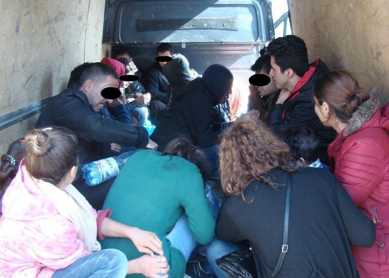 Şapte sirieni, 11 irakieni şi cinci iranieni, prinşi la Nădlac încercând să intre ilegal în România