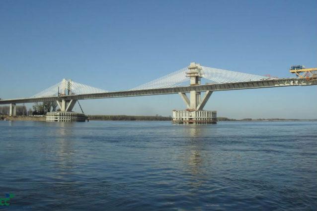 Guvernul a aprobat un memorandum pentru construcţia a două noi poduri peste Dunăre între România şi Bulgaria