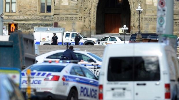 TEROARE ÎN CANADA. Poliţia a dat publicităţii numele atacatorului de la Memorialul Eroilor din Ottawa