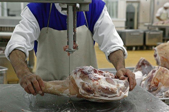 Producătorii de carne de porc cer amânarea plăţii TVA 