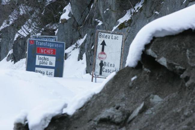 Circulaţia pe Transfăgărăşan, între Piscu Negru şi Bâlea Cascadă, închisă începând de sâmbătă