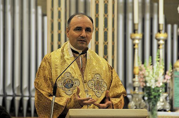 Un episcop catolic din România îi îndeamnă pe credincioşi să nu sărbătorească Halloween