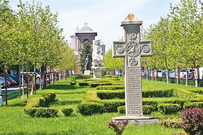 București 555. Cruci de piatră. Mărturii la răscruce de drumuri şi de istorie