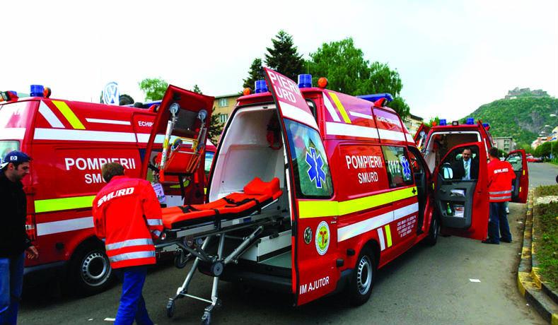 Grav accident de circulaţie pe DN 67. Patru ambulanţe şi patru autospeciale, trimise la locul accidentului