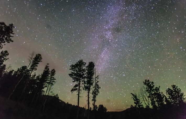 Filma Calea Lactee, dar a avut parte de o SURPRIZĂ FABULOASĂ. Ce a surprins un pasionat de astronomie pe cerul SUA (VIDEO)