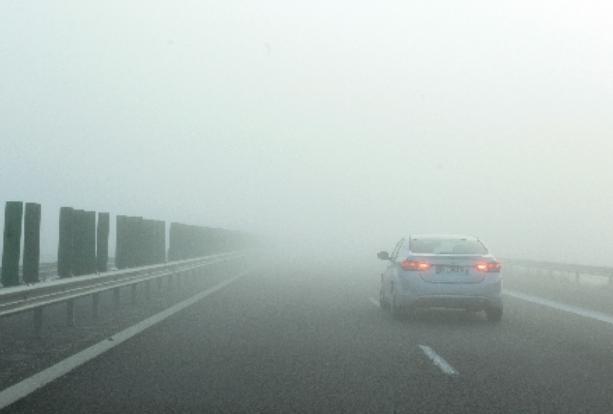 COD GALBEN de ceaţă pentru Bucureşti şi autostrăzile A1, A2 şi A3, în următoarele ore