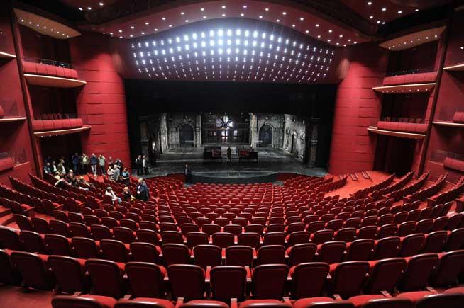 Clădirea renovată a Teatrului Naţional a fost inaugurată. Primul spectacol din Sala Mare va fi realizat de Dan Puric