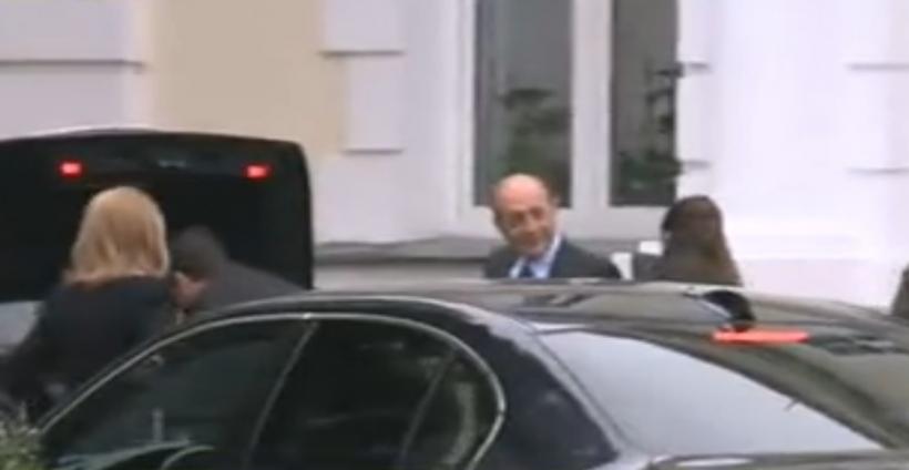 Traian Băsescu, în vizită la nepoţelul Radu. Fiica cea mare a preşedintelui a născut ieri un băieţel