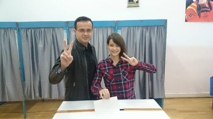 Mihai Gâdea, alături de fiica sa la vot. &quot;Noi am votat, voi?&quot;