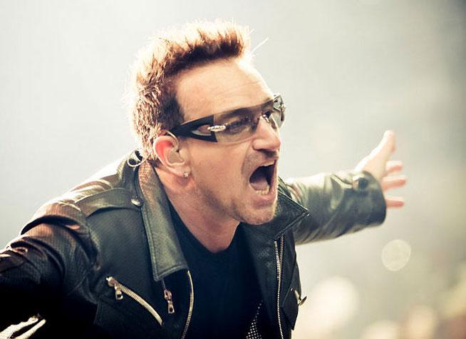 Bono de la U2, urmărit de ghinioane. După ce a fost la un pas să cadă din avion, urmează să fie operat după un accident de bicicletă
