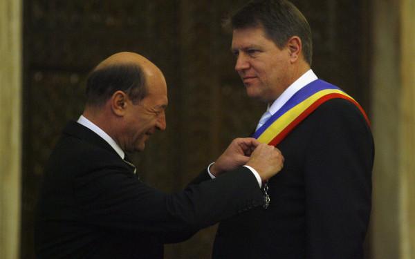 Mesajul lui Băsescu pentru Iohannis. Ce-i transmite preşedintele celui care-i va lua locul la Palatul Cotroceni